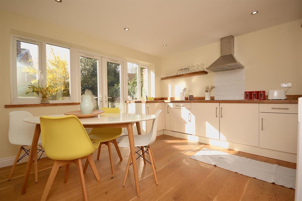 Langworthgate, Lincoln 3 bed detached house £1,000 pcm (£231 pw)