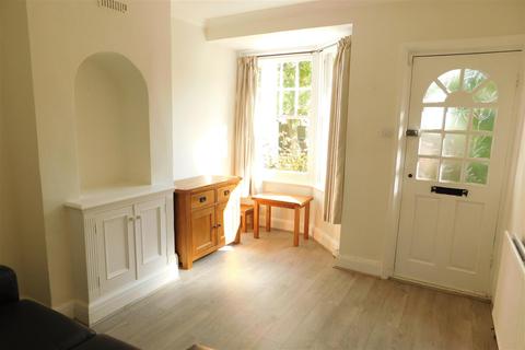 5 Grove Footpath, Surbiton, KT5 8AT