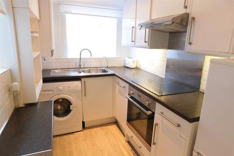 5 Grove Footpath, Surbiton, KT5 8AT