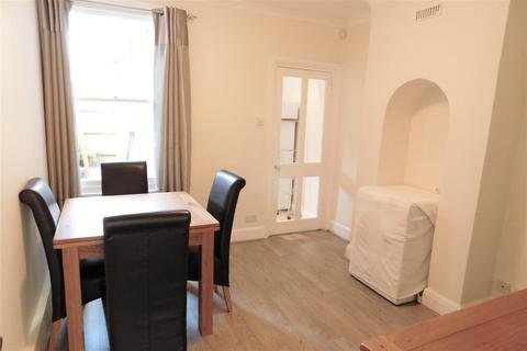 5 Grove Footpath, Surbiton, KT5 8AT