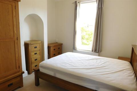 5 Grove Footpath, Surbiton, KT5 8AT