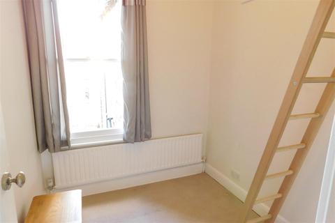 5 Grove Footpath, Surbiton, KT5 8AT