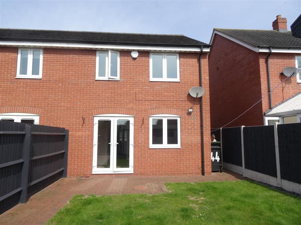 Harris Croft, Wem, Shrewsbury 3 bed semidetached house £675 pcm (£