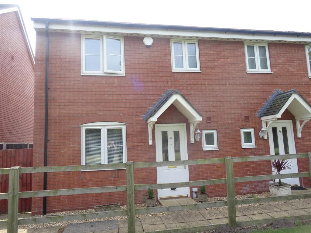 Harris Croft, Wem, Shrewsbury 3 bed semidetached house £675 pcm (£