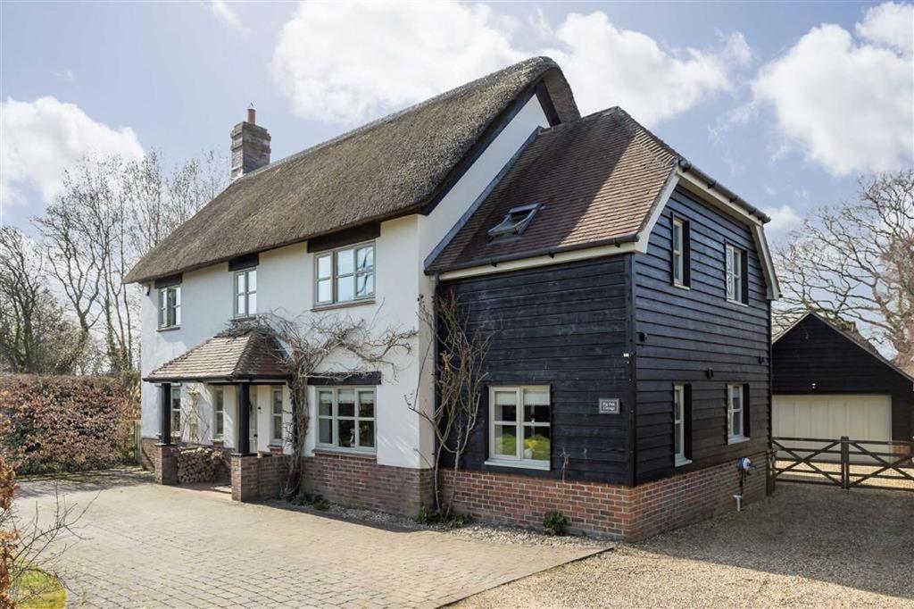 Holt Lane, Wimborne, Dorset 4 bed detached house £1,095,000