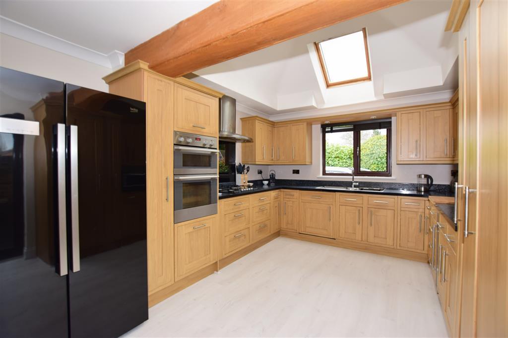 Kitchen/ Breakfast Room