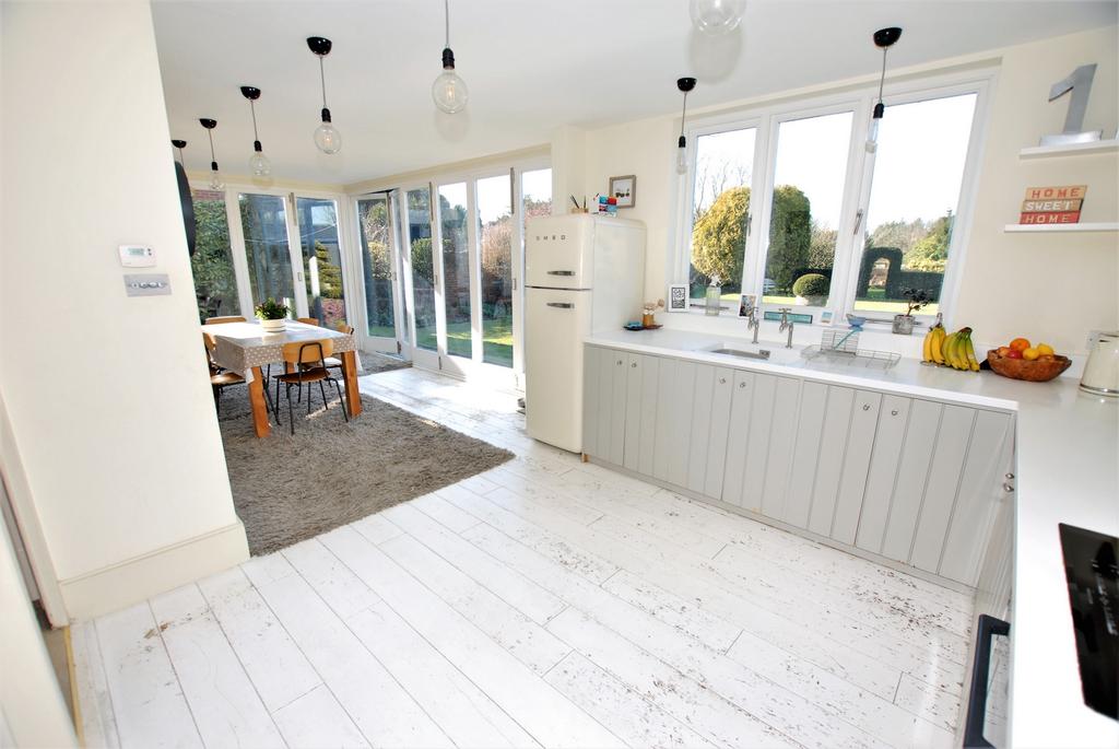 Kitchen/Breakfast rm