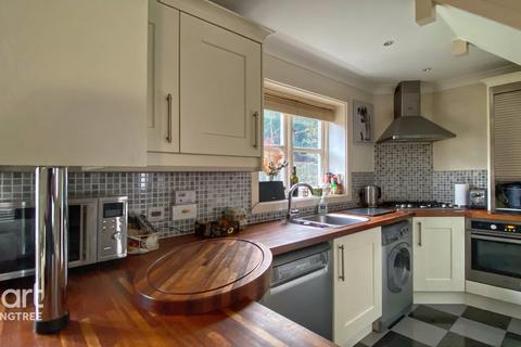 10 Barley Close, Mistley, Manningtree, CO11 1GA