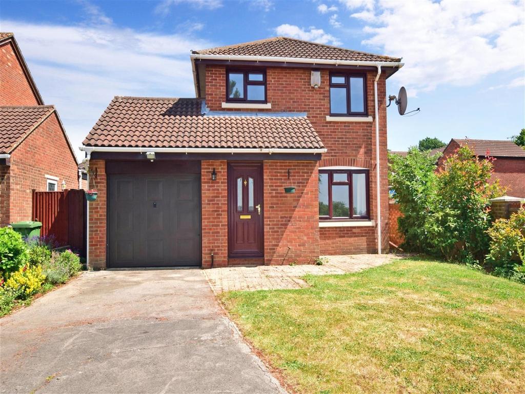 Portman Drive Billericay CM12 3 bed detached house £1,450 pcm (£335 pw)