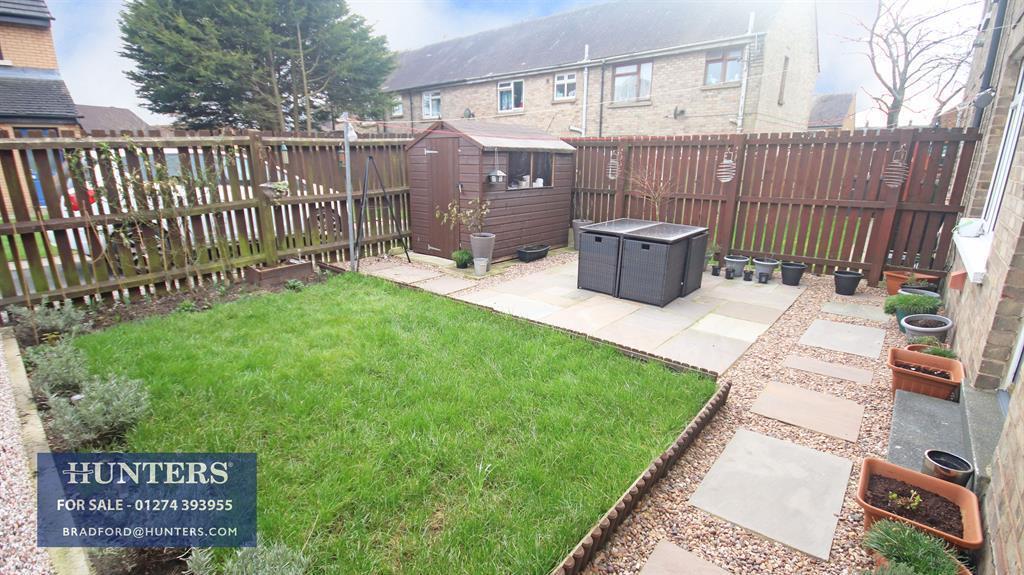 Crediton Avenue, Bradford, BD15 7TW 3 bed semidetached house £120,000