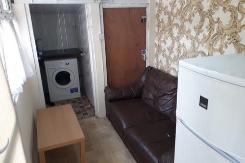 1 bedroom in a house share to rent, Room 5, Elmdon Road, Acocks green, Birmingham, B27 6LJ