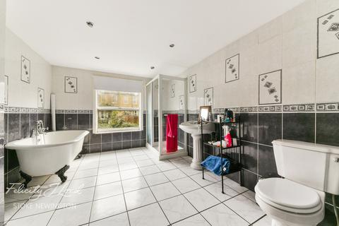 38 Reighton Road, London, E5 8SG