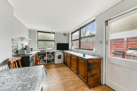 38 Reighton Road, London, E5 8SG