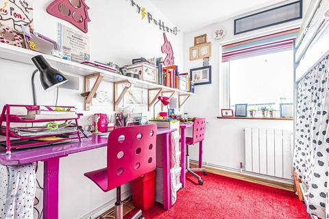 Flat 5, Oakdene, 51 Bourne Way, Bromley, BR2 7HA