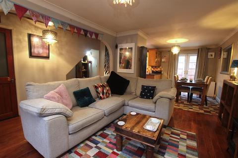63 Carr Road, Darwen, BB3 2DZ