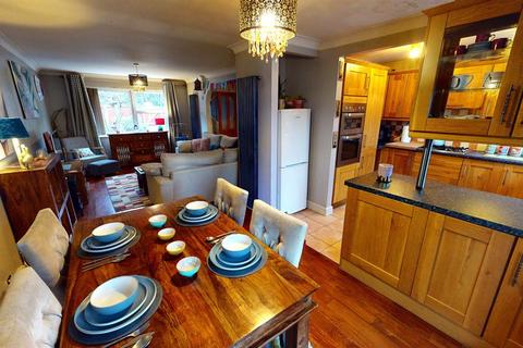 63 Carr Road, Darwen, BB3 2DZ