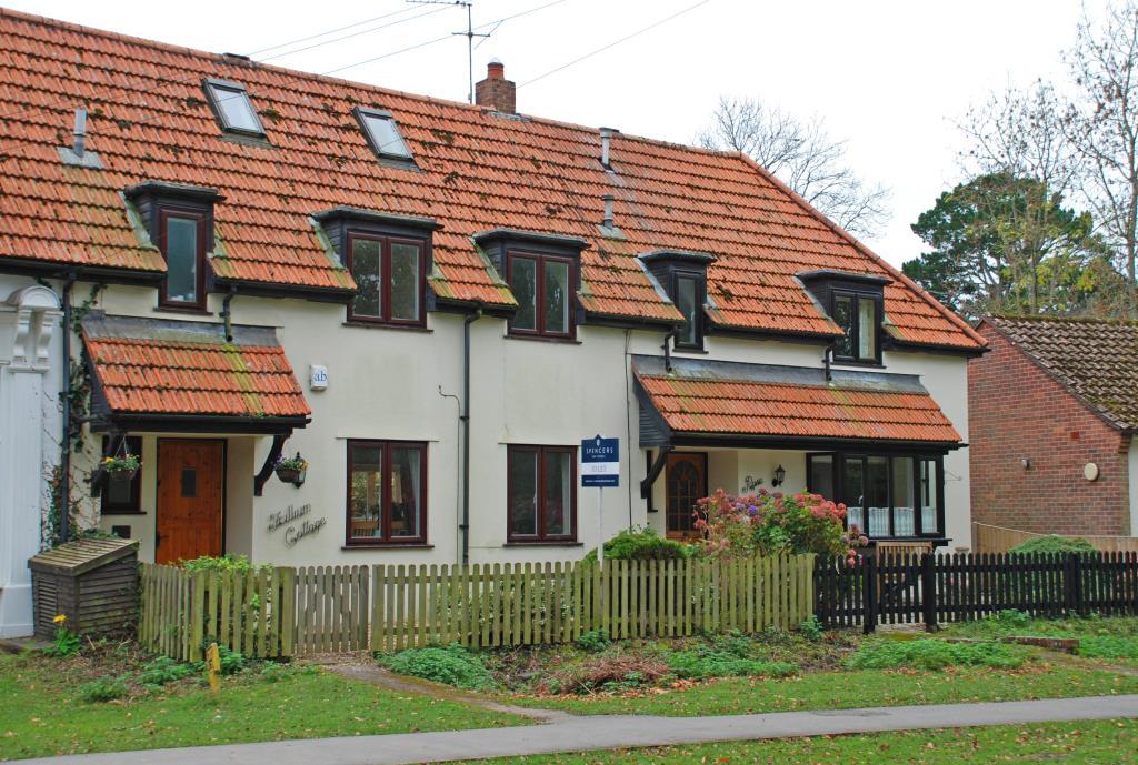 Ringwood Road, Burley, Hampshire, BH24 4BS, BH24 2 bed end of terrace