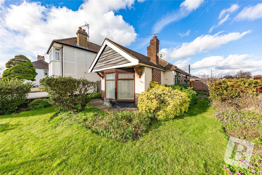 Upminster Road North, Rainham, RM13 2 bed detached bungalow £375,000