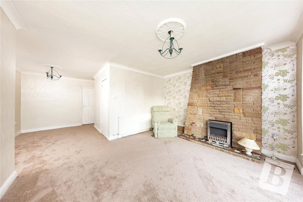 Upminster Road North, Rainham, RM13 2 bed detached bungalow £375,000