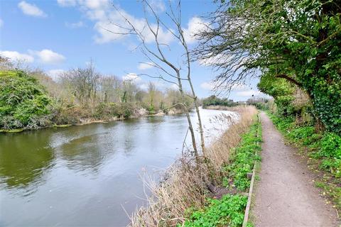 53 Burmarsh Road, Hythe, CT21 6QL