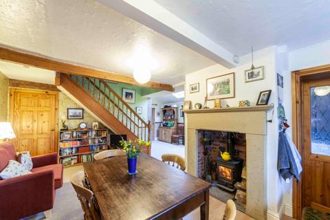 103 Delph Lane, Delph, Oldham, OL3 5UP