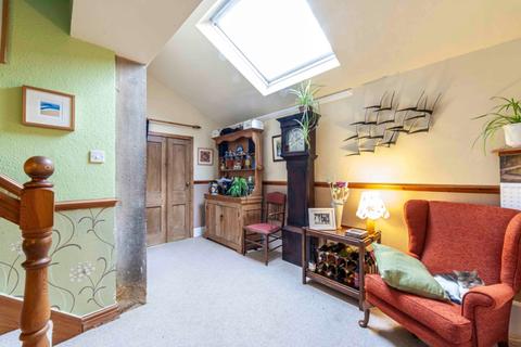 103 Delph Lane, Delph, Oldham, OL3 5UP