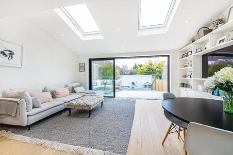 44 Mount Road, London, SW19 8EW