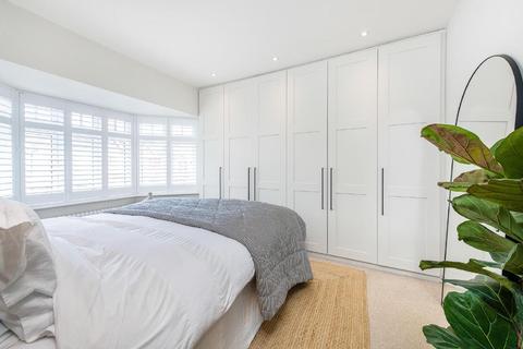 44 Mount Road, London, SW19 8EW