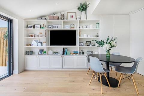 44 Mount Road, London, SW19 8EW