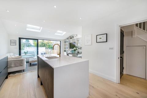 44 Mount Road, London, SW19 8EW