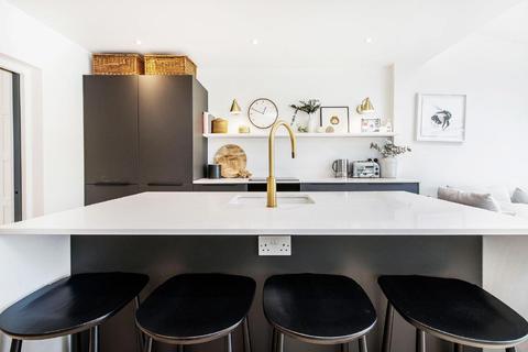 44 Mount Road, London, SW19 8EW
