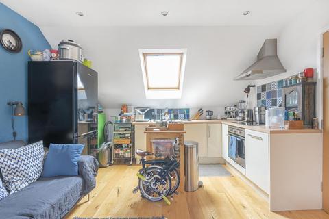 Flat 3, 30 Friern Road, London, SE22 0AX
