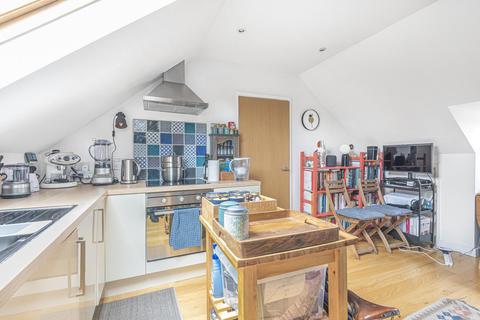 Flat 3, 30 Friern Road, London, SE22 0AX