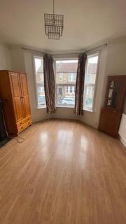 3 bedroom terraced house to rent - Priory Hill , Dartford, Kent DA16