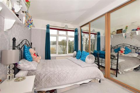 1 Pine Walk, Banstead, SM7 3QA