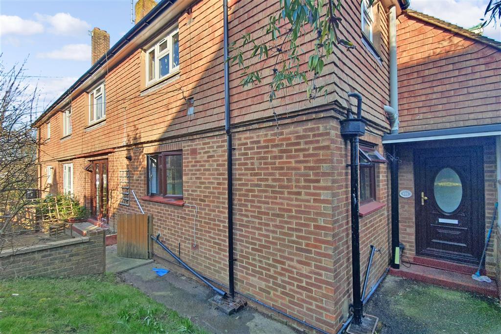 Saunders Road, Tunbridge Wells, Kent 2 bed ground floor £