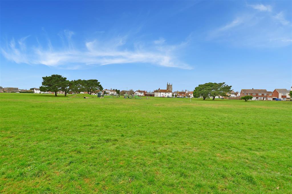 Manor Road, Lydd, Kent 3 bed terraced house £250,000