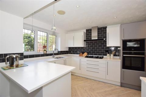 56 Low Meadow, Halling, Rochester, ME2 1LX