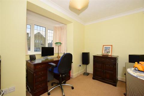 56 Low Meadow, Halling, Rochester, ME2 1LX