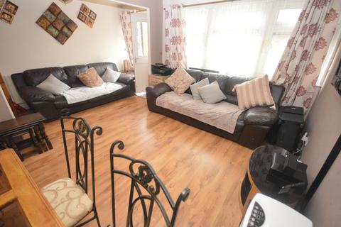 3 bedroom end of terrace house for sale - Arrow Close, Luton, Bedfordshire, LU3