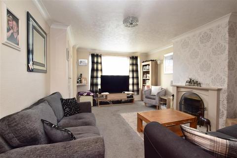 18 Russell Close, Worthing, BN14 8LR