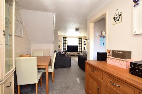 18 Russell Close, Worthing, BN14 8LR