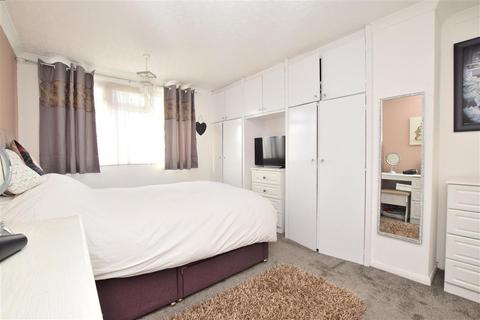 18 Russell Close, Worthing, BN14 8LR