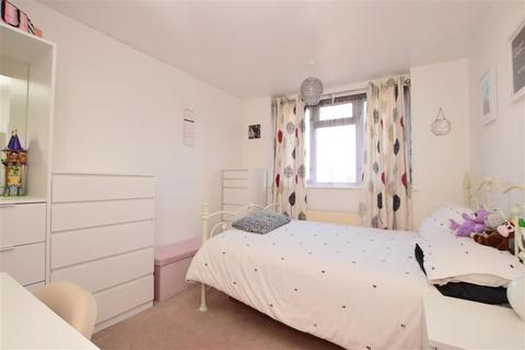 18 Russell Close, Worthing, BN14 8LR