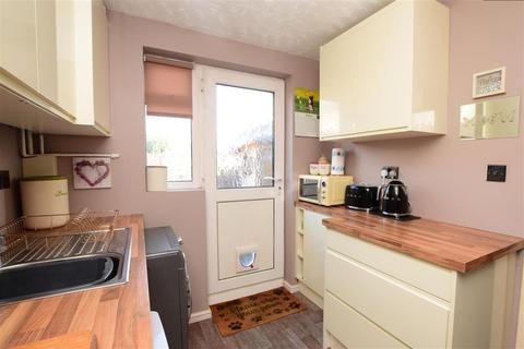 18 Russell Close, Worthing, BN14 8LR