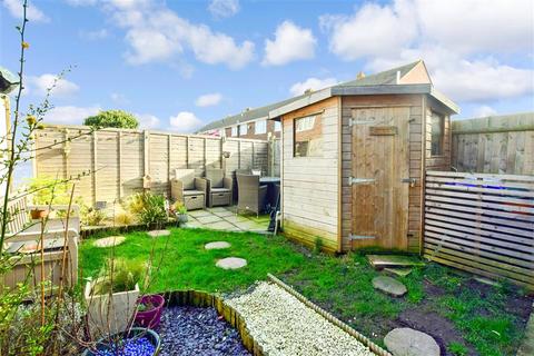 18 Russell Close, Worthing, BN14 8LR