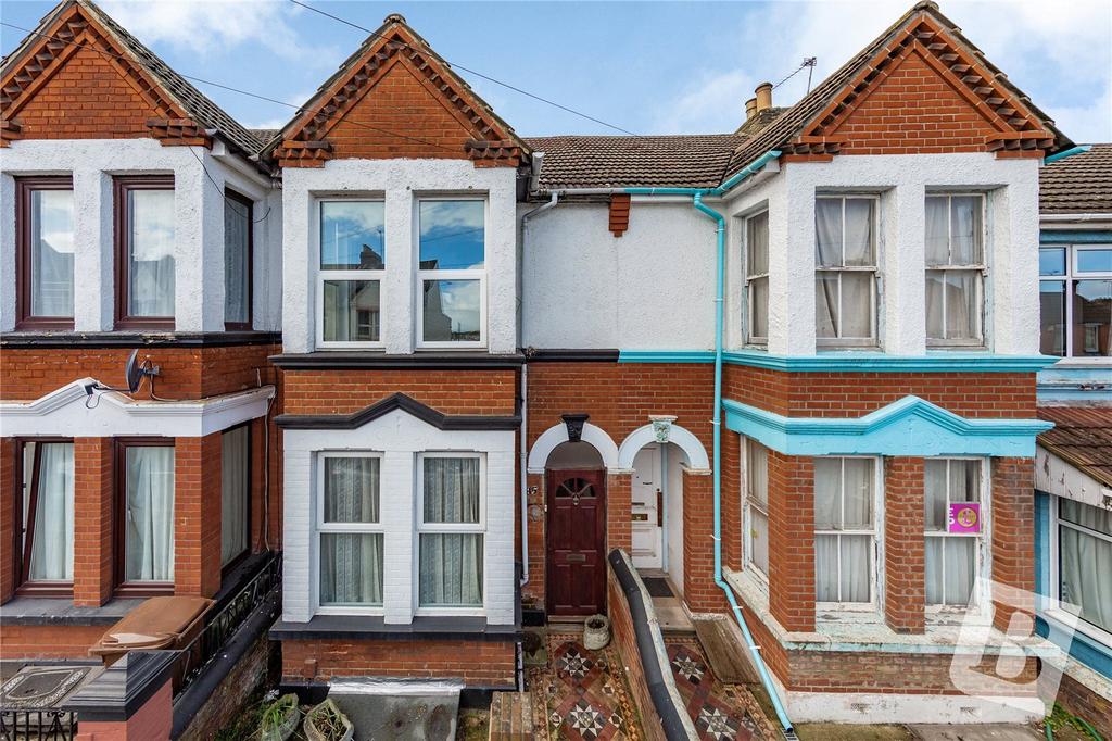College Avenue, Gillingham, ME7 3 bed terraced house £220,000