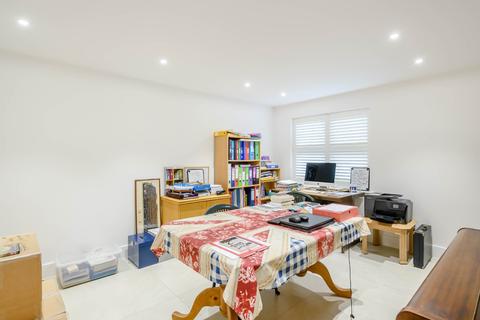 10 Roxwell Road, Chelmsford, CM1 2PP