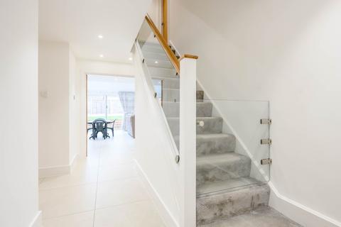 10 Roxwell Road, Chelmsford, CM1 2PP