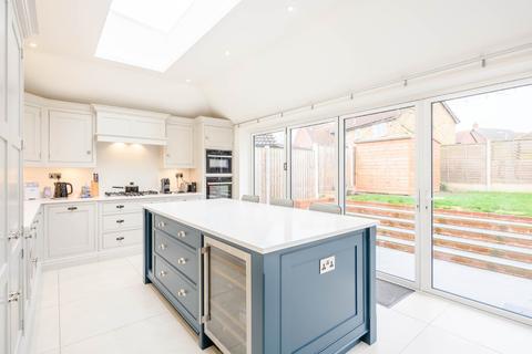 10 Roxwell Road, Chelmsford, CM1 2PP